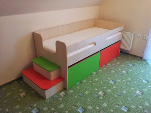 Dětský pokoj - postel