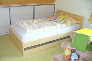 Dětský pokoj - postel