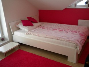 Dvojlůžková laminovaná postel